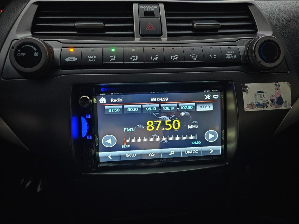 Honda Accord Coupe Vehicle Full-screen Gallery Image 22