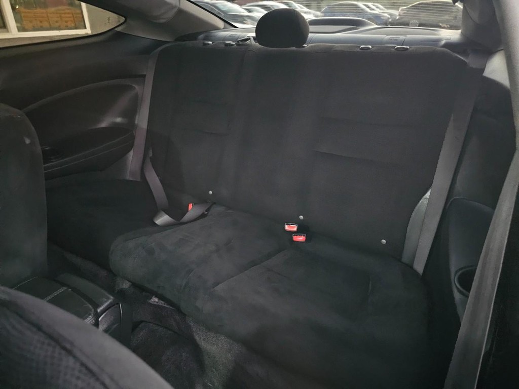 Honda Accord Coupe Vehicle Full-screen Gallery Image 23