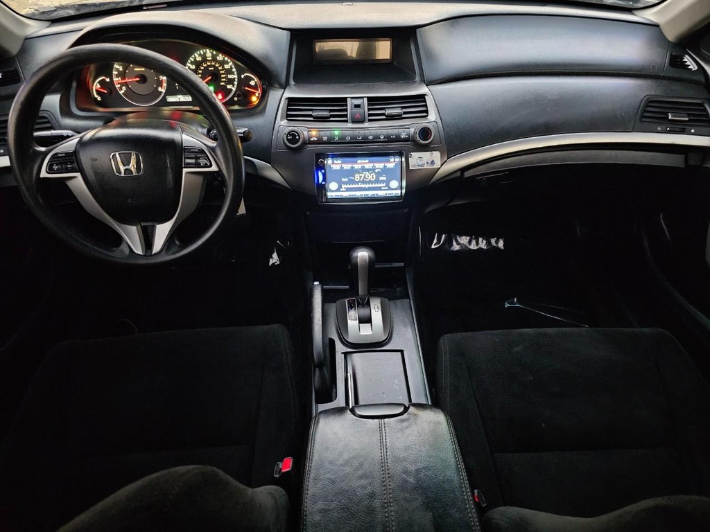 Honda Accord Coupe Vehicle Full-screen Gallery Image 24