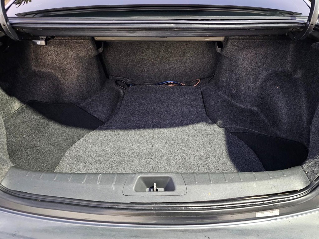 Honda Accord Coupe Vehicle Full-screen Gallery Image 29