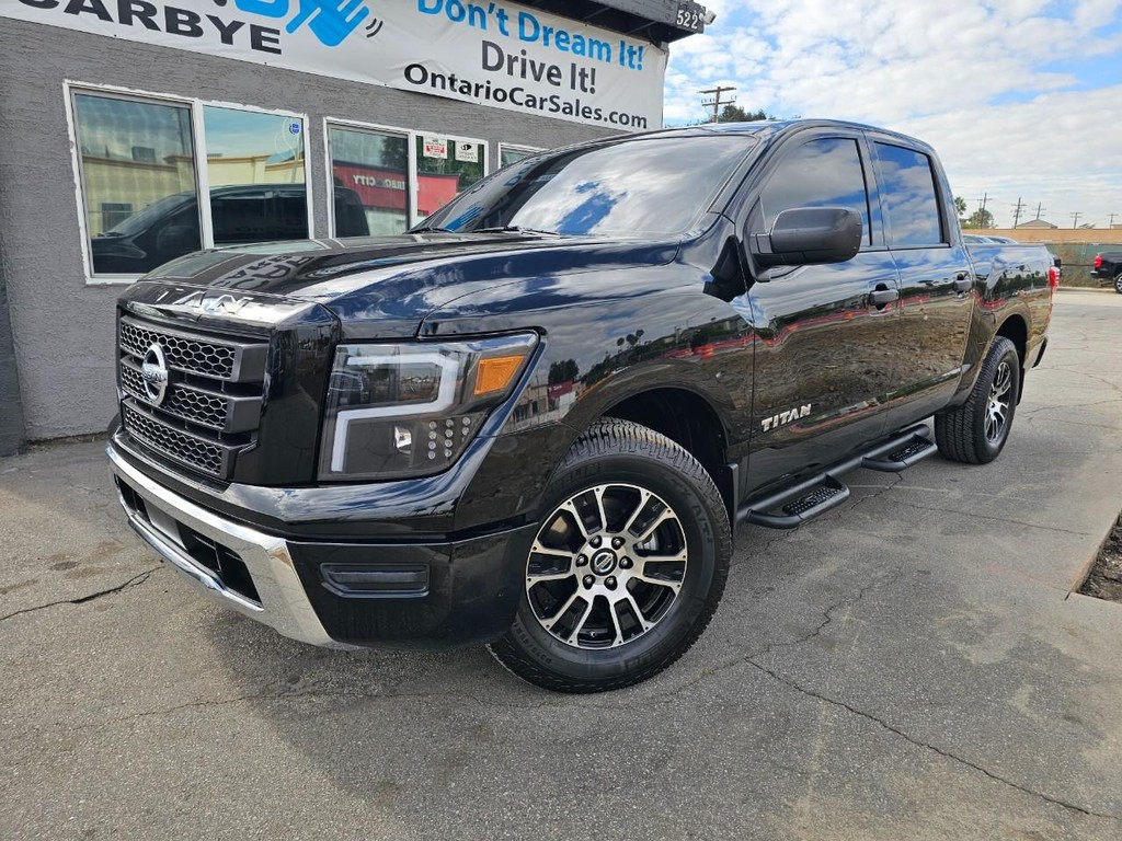 Nissan Titan Vehicle Full-screen Gallery Image 2