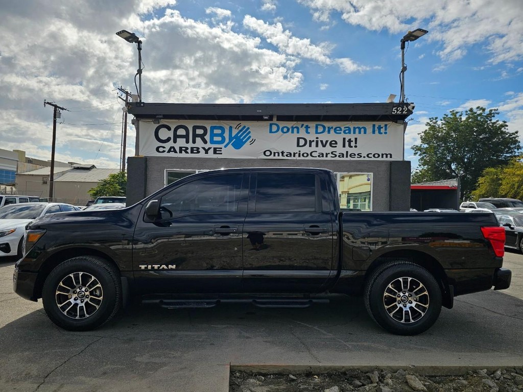 Nissan Titan Vehicle Full-screen Gallery Image 3