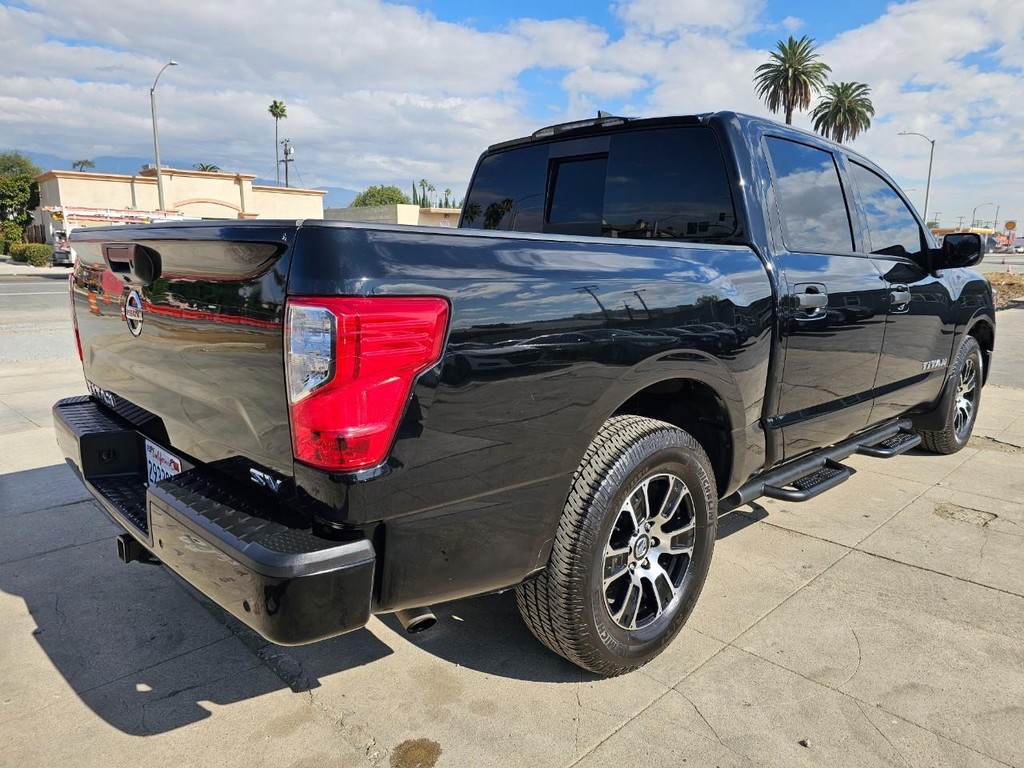 Nissan Titan Vehicle Full-screen Gallery Image 6