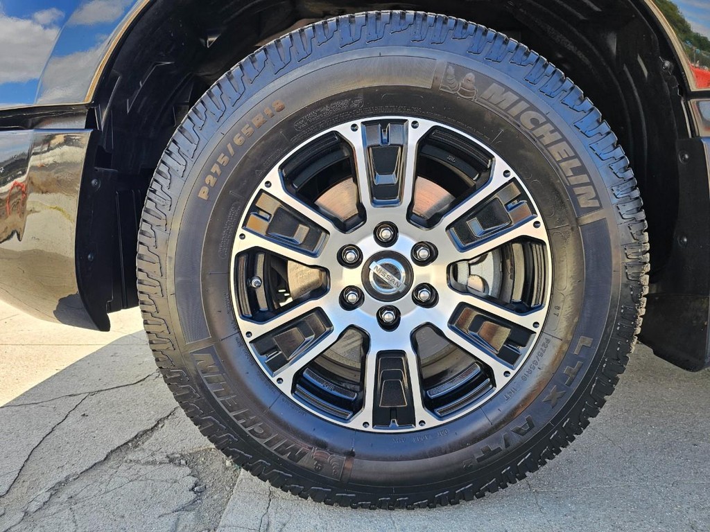 Nissan Titan Vehicle Full-screen Gallery Image 17