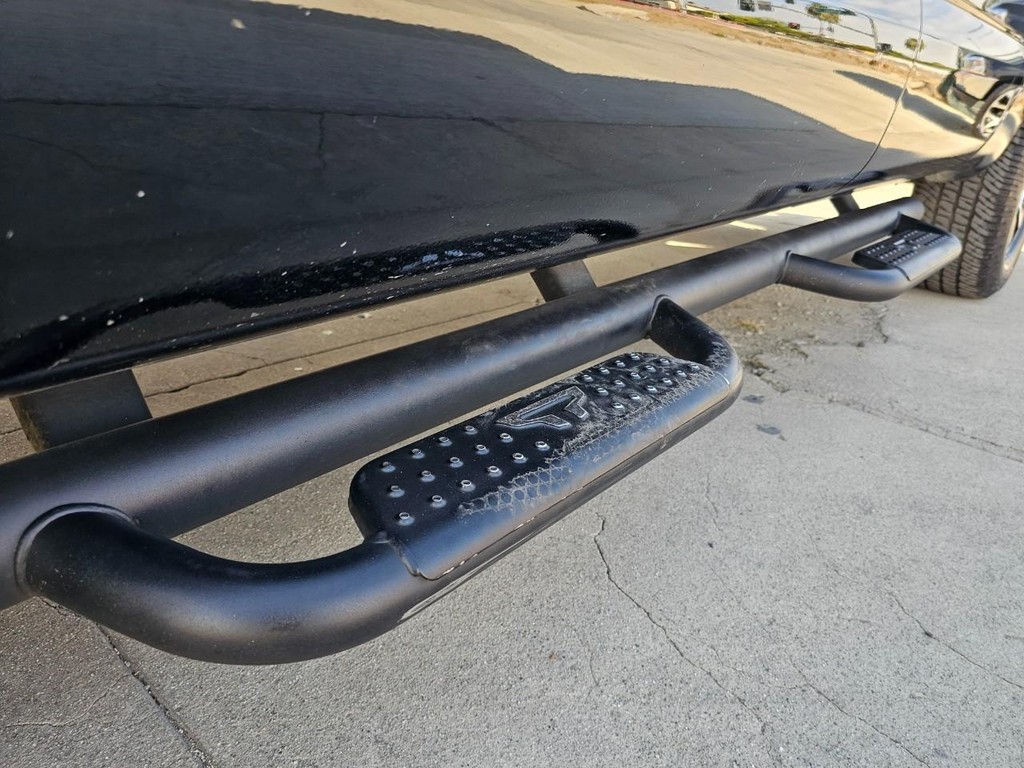 Nissan Titan Vehicle Full-screen Gallery Image 18