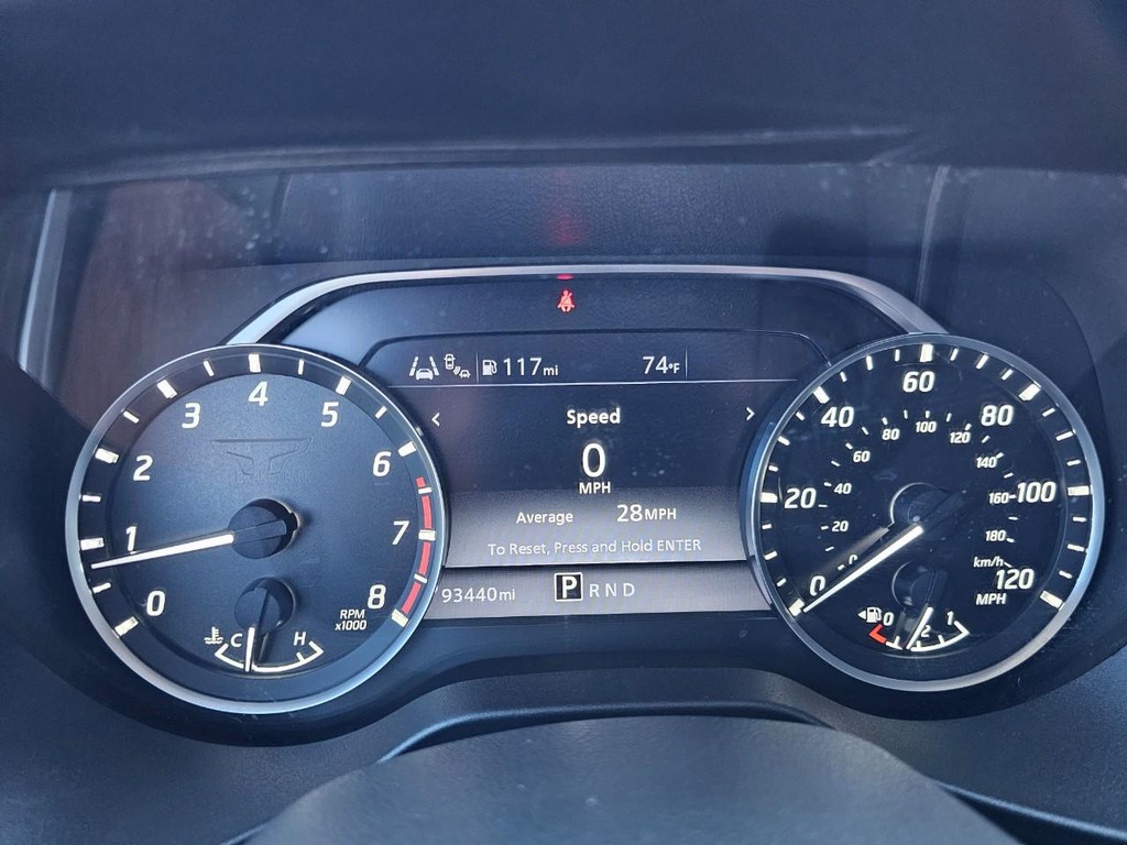 Nissan Titan Vehicle Full-screen Gallery Image 24