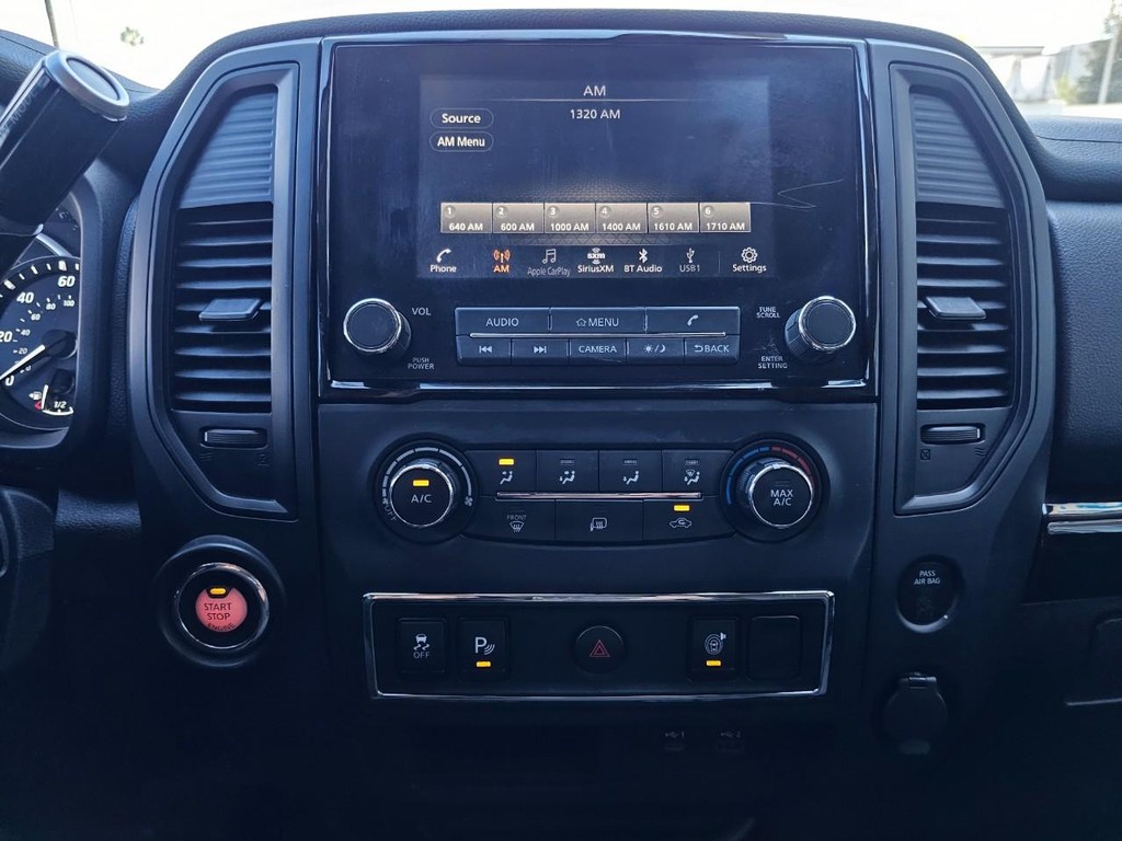 Nissan Titan Vehicle Full-screen Gallery Image 25