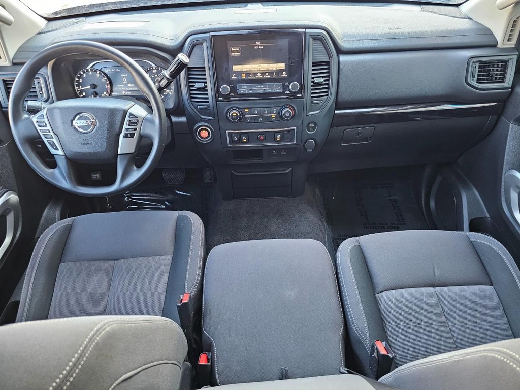 Nissan Titan Vehicle Full-screen Gallery Image 30