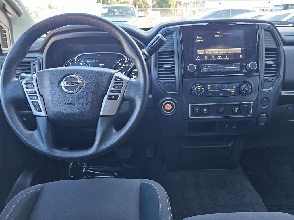 Nissan Titan Vehicle Full-screen Gallery Image 31