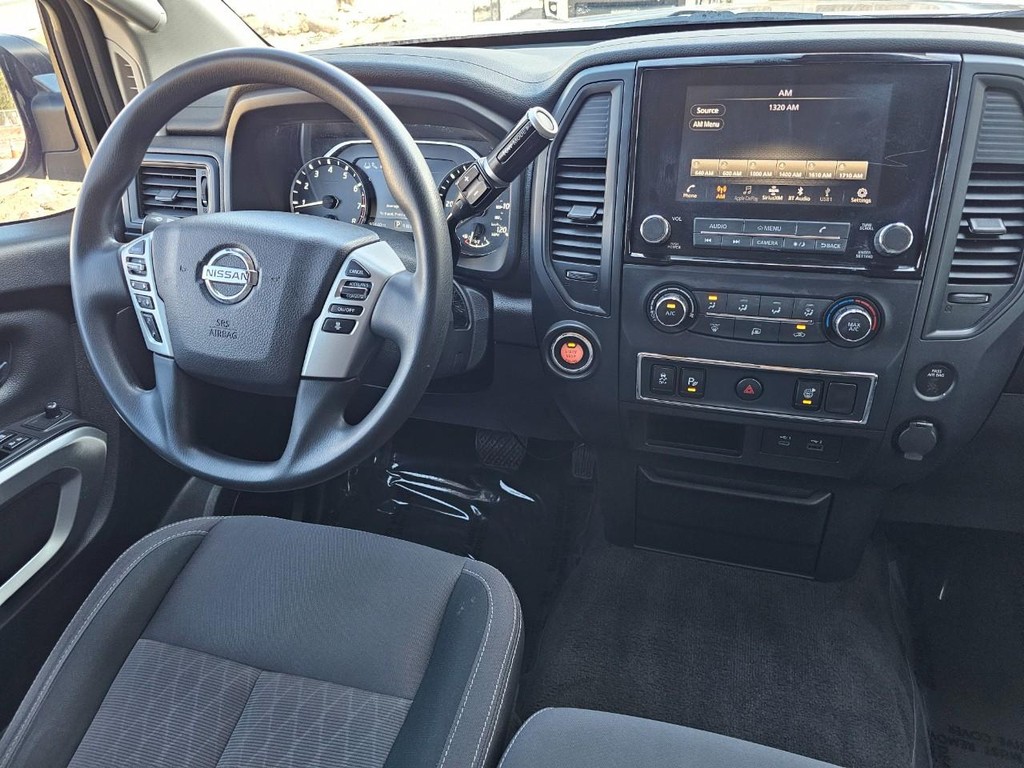Nissan Titan Vehicle Full-screen Gallery Image 33