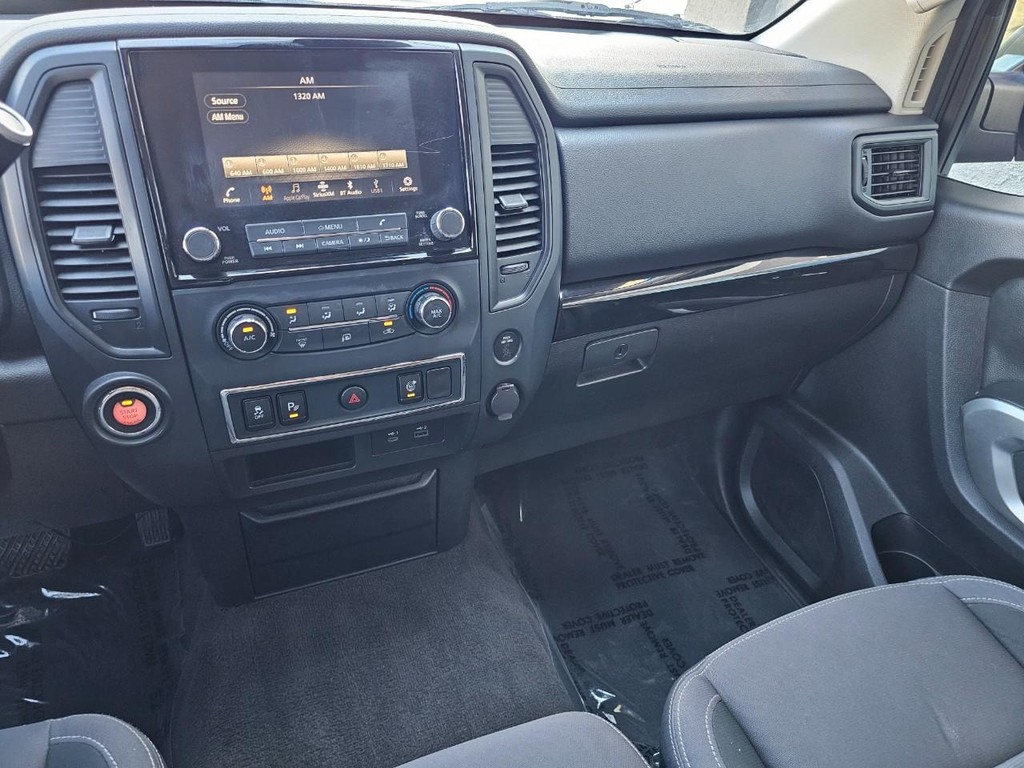 Nissan Titan Vehicle Full-screen Gallery Image 34