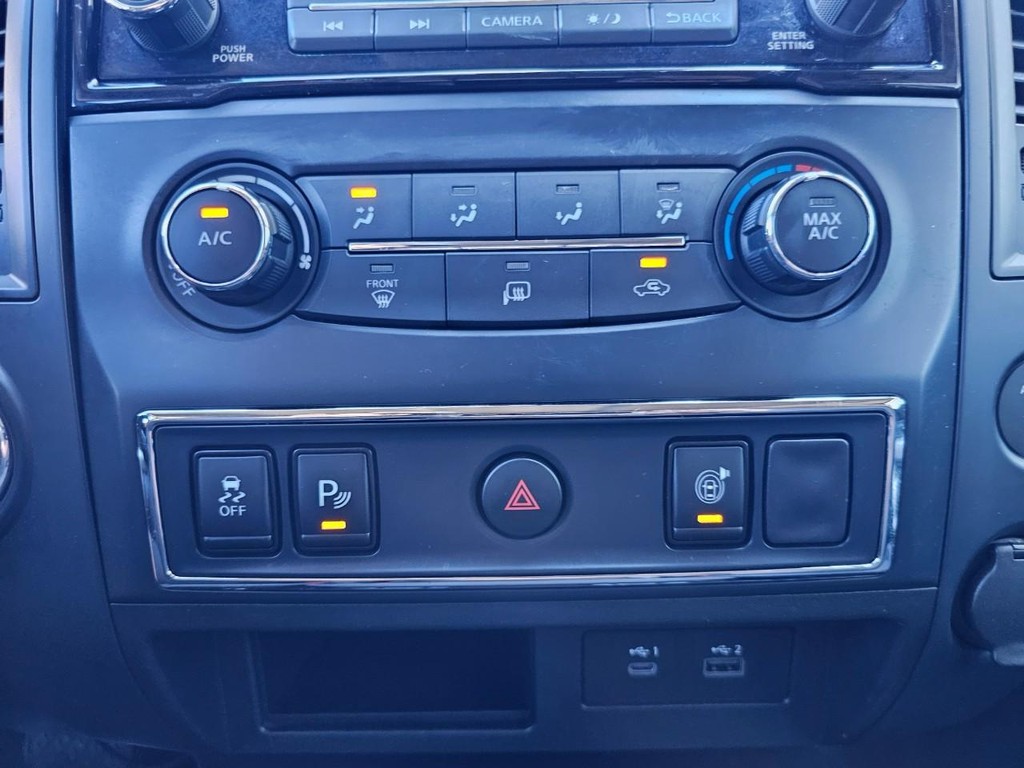 Nissan Titan Vehicle Full-screen Gallery Image 35