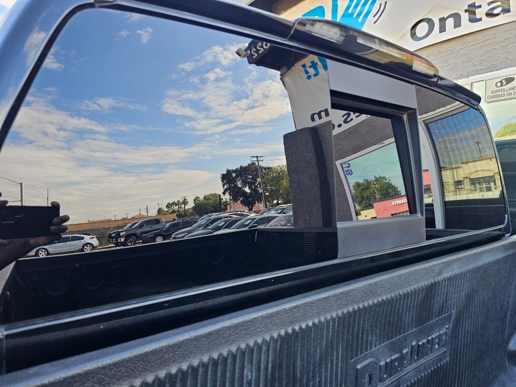 Nissan Titan Vehicle Full-screen Gallery Image 38