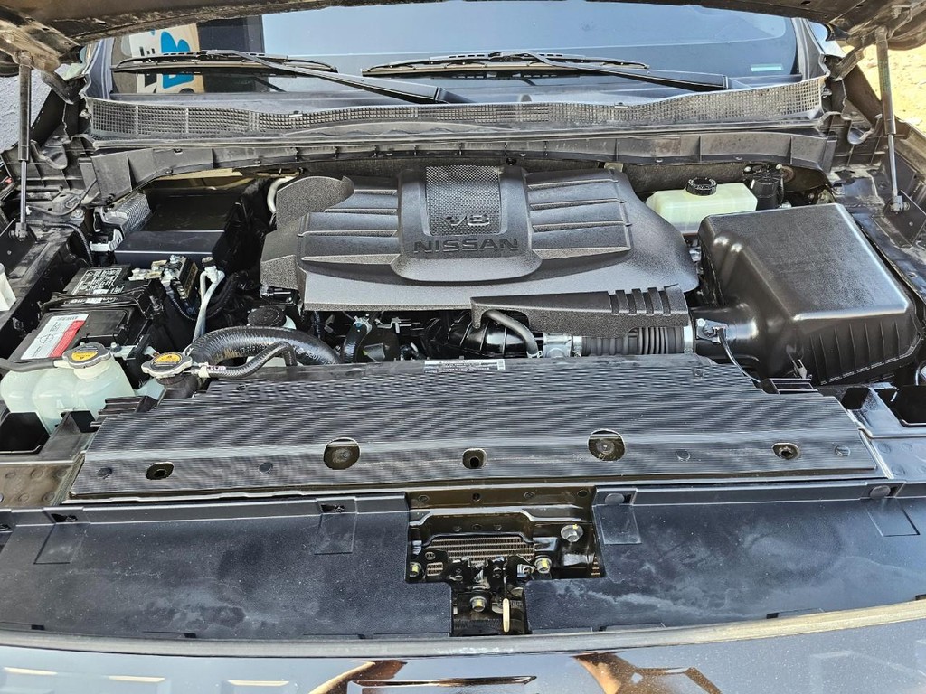 Nissan Titan Vehicle Full-screen Gallery Image 40