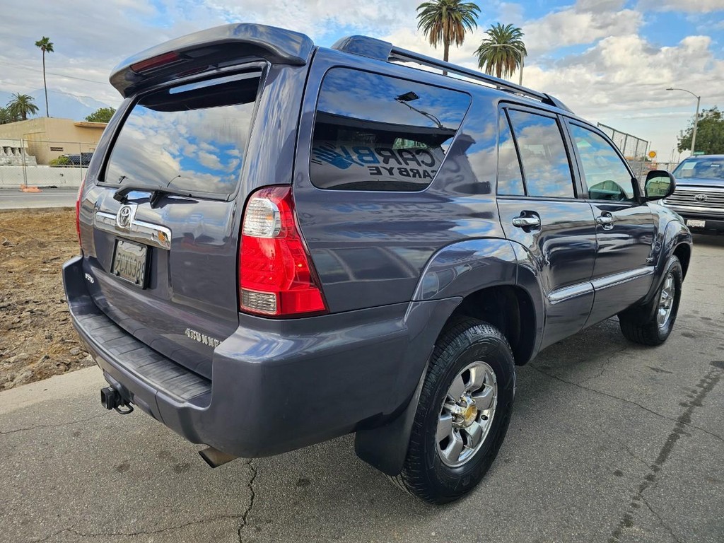 Toyota 4Runner Vehicle Full-screen Gallery Image 5