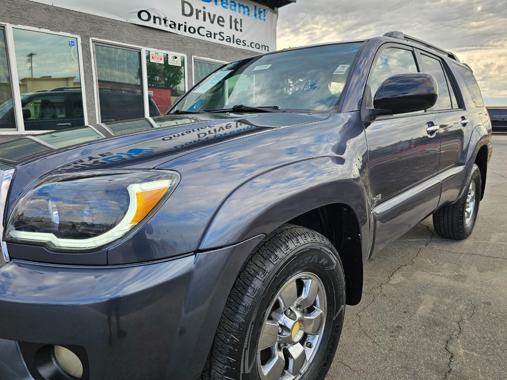 Toyota 4Runner Vehicle Full-screen Gallery Image 10