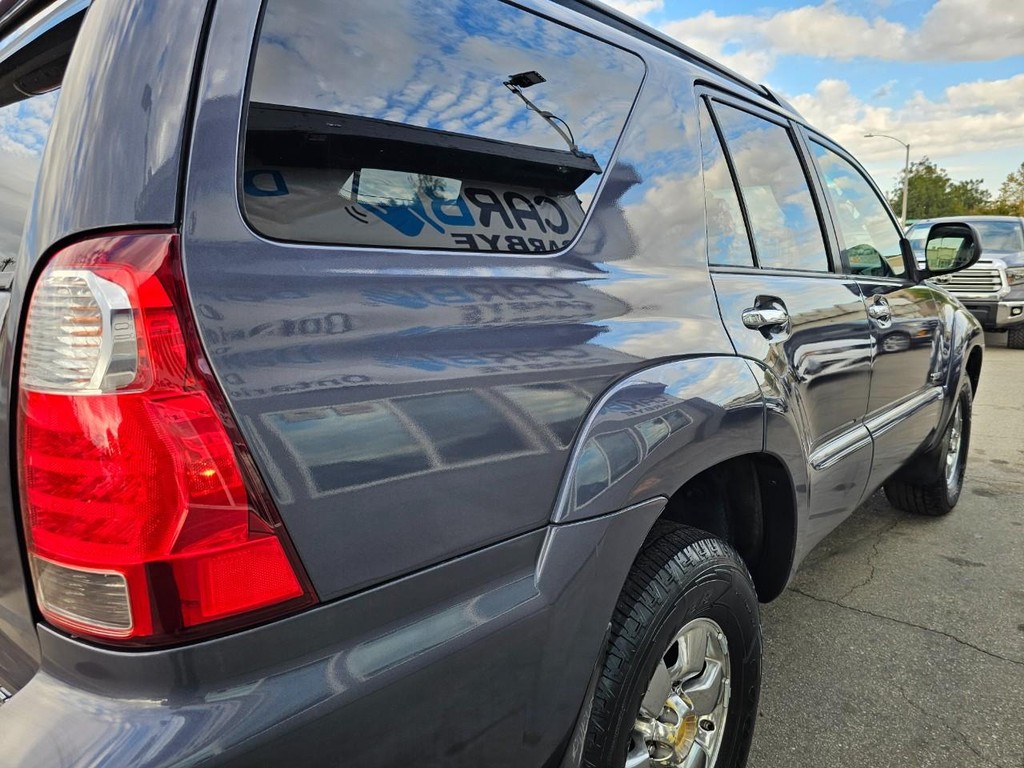Toyota 4Runner Vehicle Full-screen Gallery Image 12