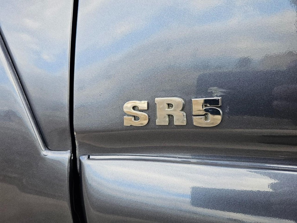 Toyota 4Runner Vehicle Full-screen Gallery Image 14