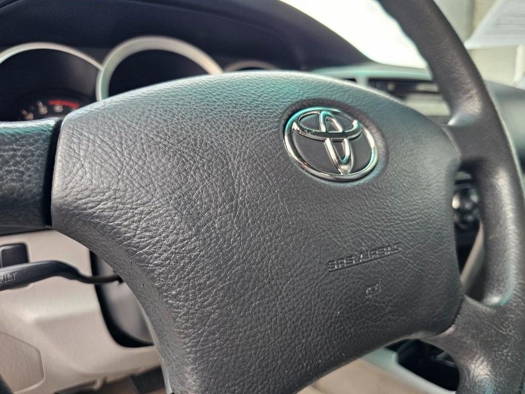 Toyota 4Runner Vehicle Full-screen Gallery Image 19