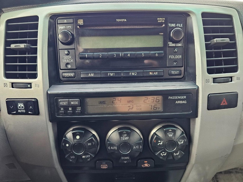 Toyota 4Runner Vehicle Full-screen Gallery Image 22