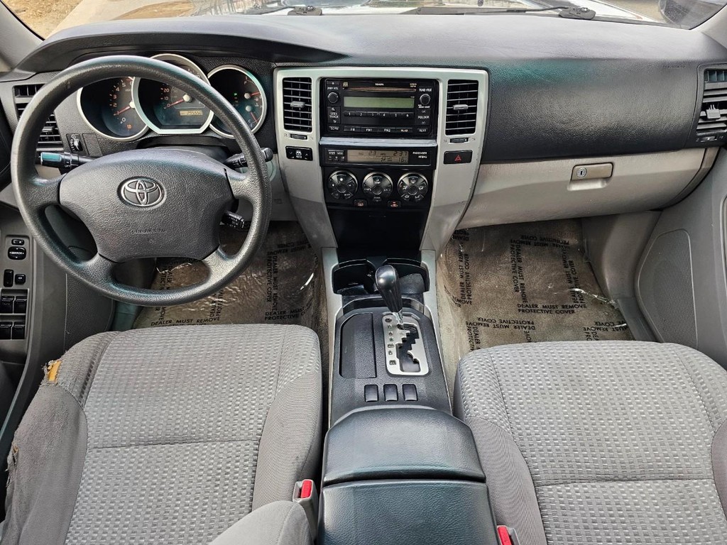 Toyota 4Runner Vehicle Full-screen Gallery Image 26