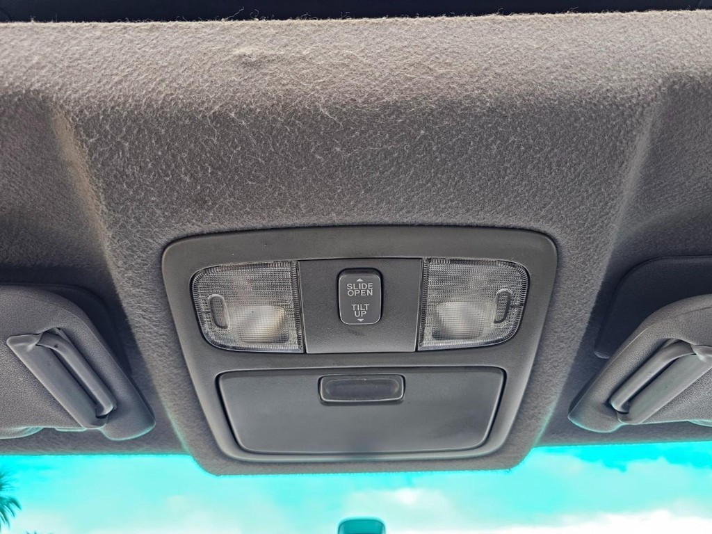 Toyota 4Runner Vehicle Full-screen Gallery Image 32