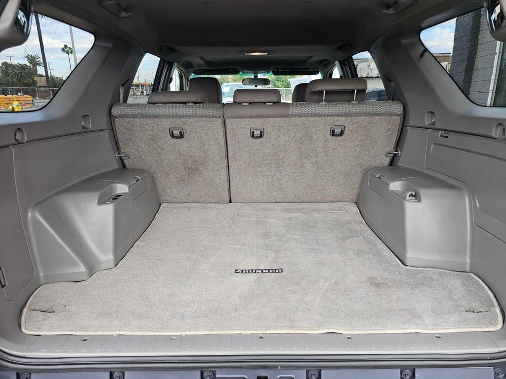 Toyota 4Runner Vehicle Full-screen Gallery Image 33