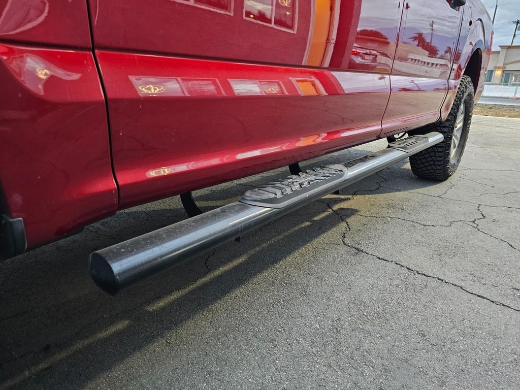 Ford F-150 Vehicle Full-screen Gallery Image 16