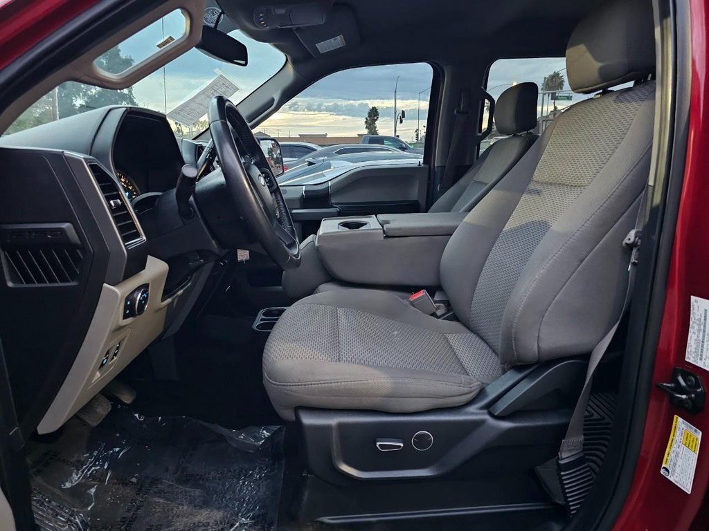 Ford F-150 Vehicle Full-screen Gallery Image 18