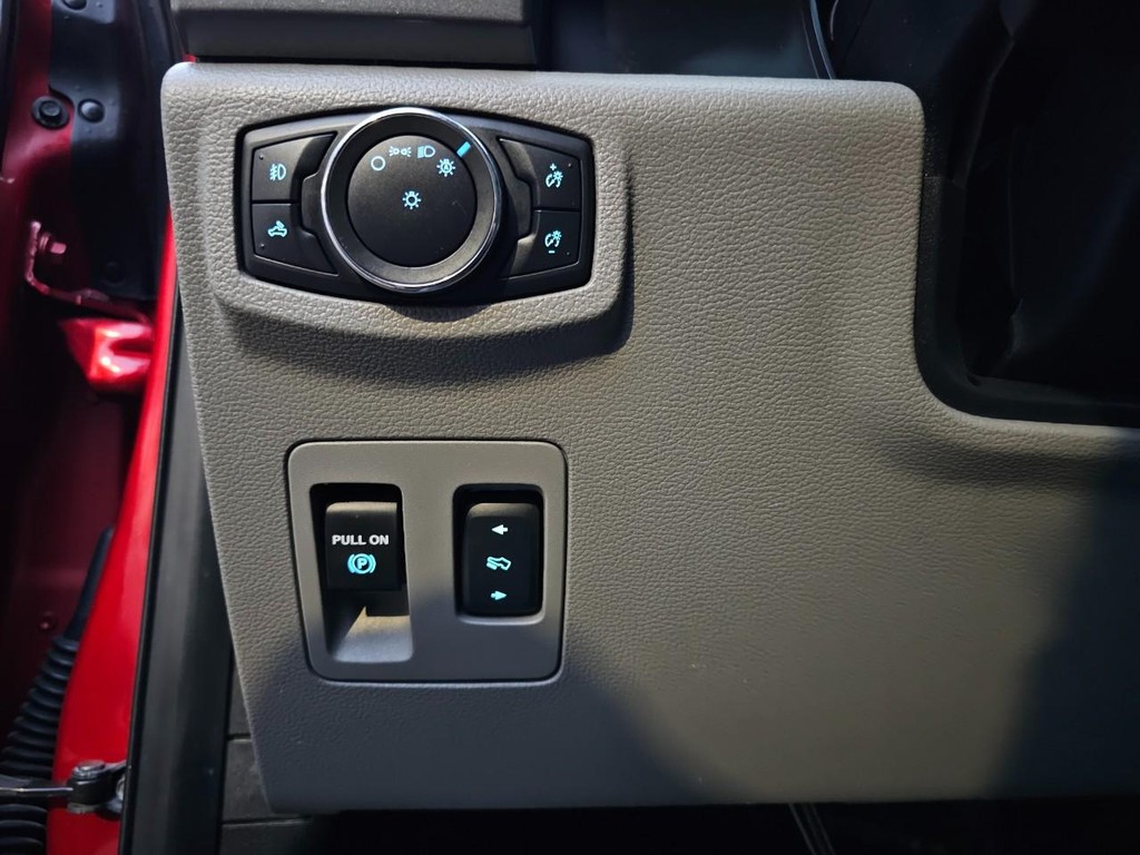 Ford F-150 Vehicle Full-screen Gallery Image 19