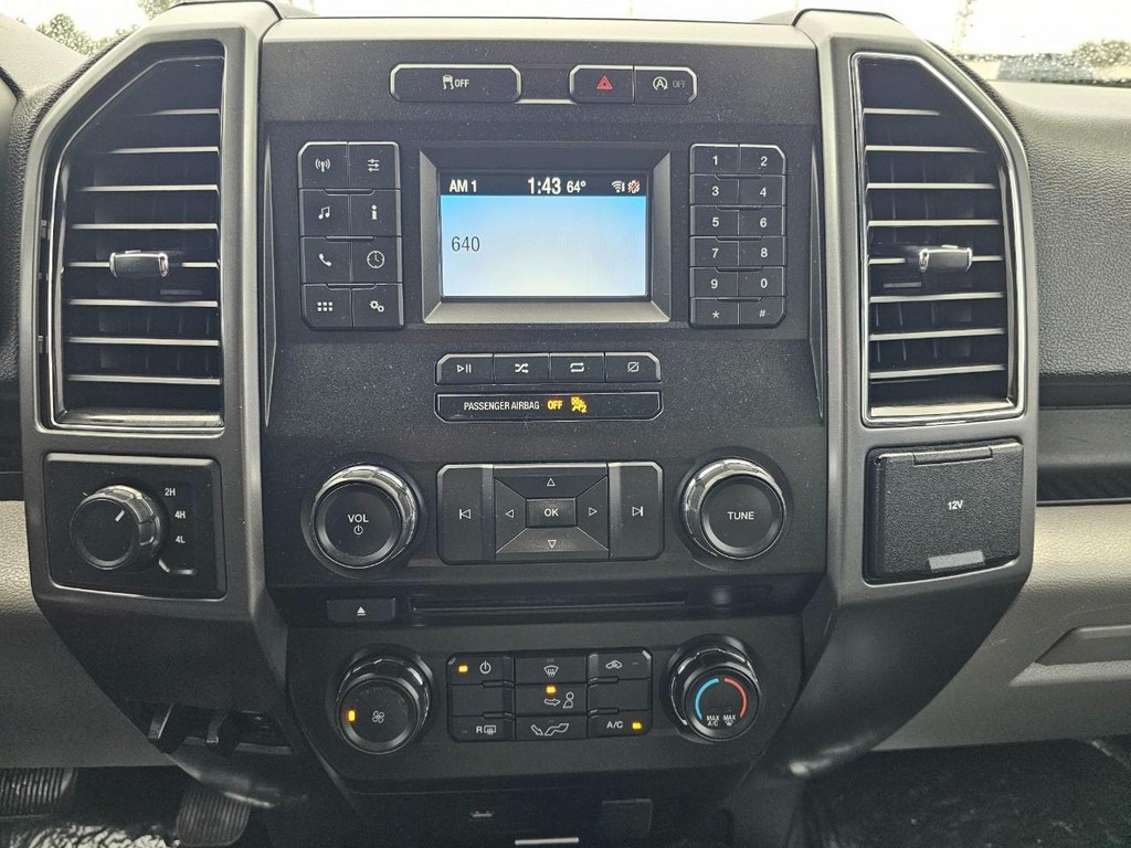 Ford F-150 Vehicle Full-screen Gallery Image 24