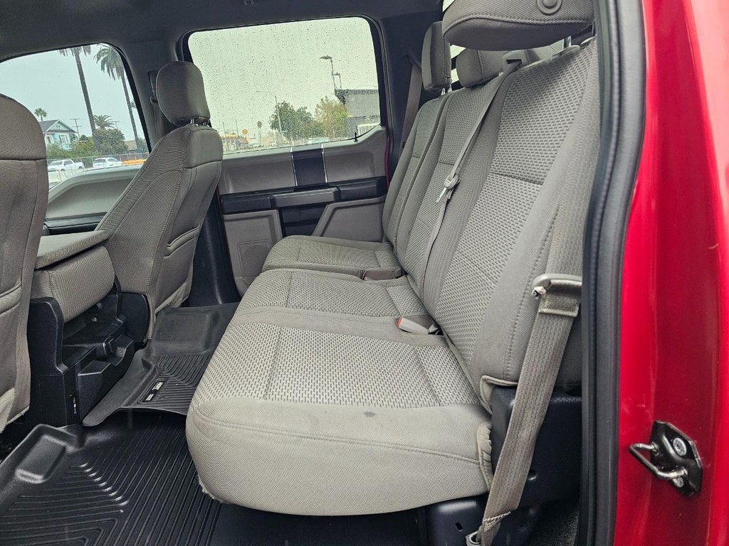 Ford F-150 Vehicle Full-screen Gallery Image 26