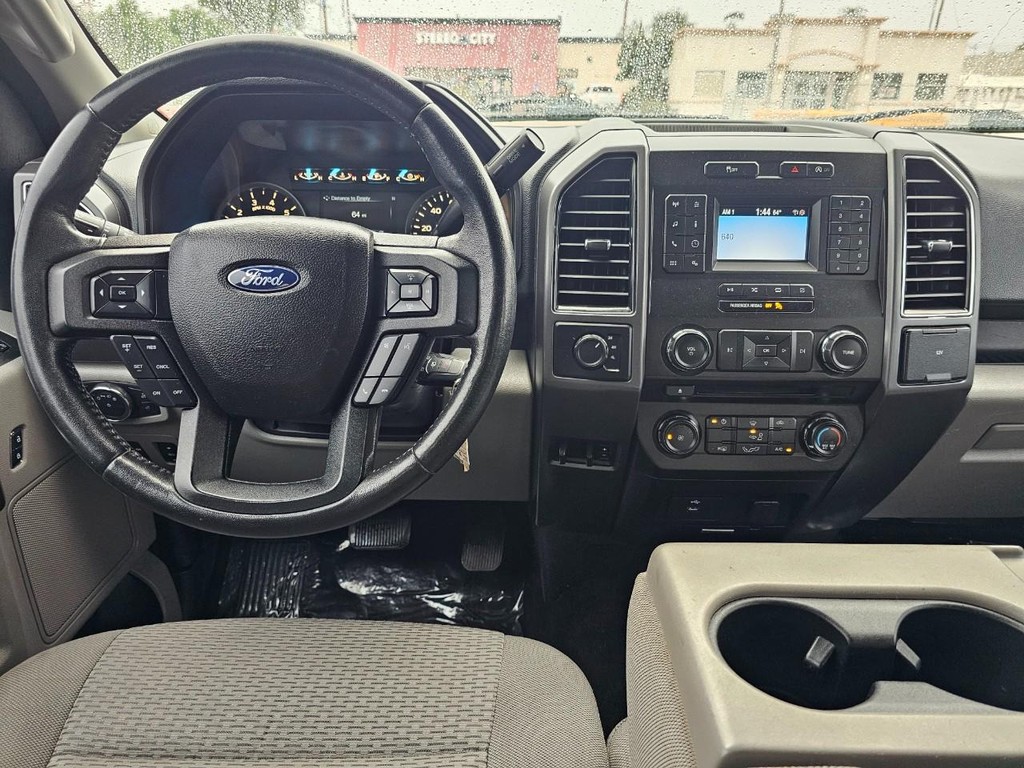 Ford F-150 Vehicle Full-screen Gallery Image 28