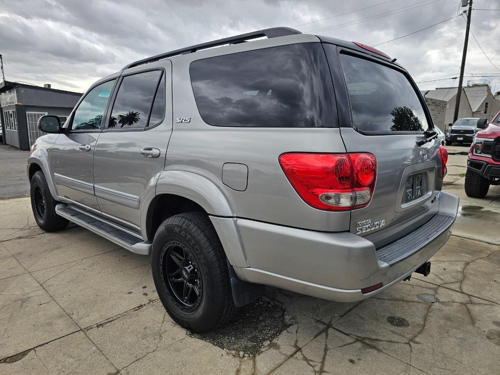 Toyota Sequoia Vehicle Full-screen Gallery Image 4