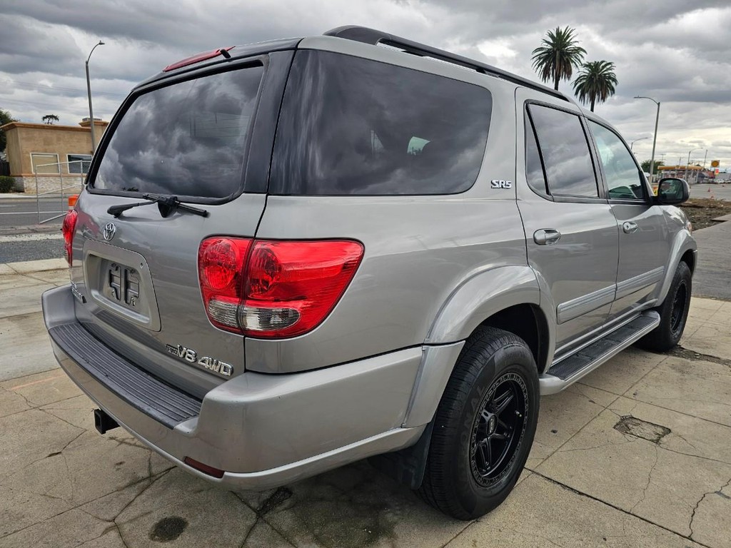 Toyota Sequoia Vehicle Full-screen Gallery Image 6