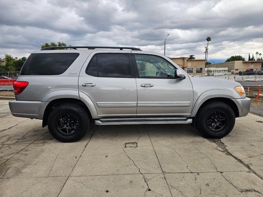 Toyota Sequoia Vehicle Full-screen Gallery Image 7