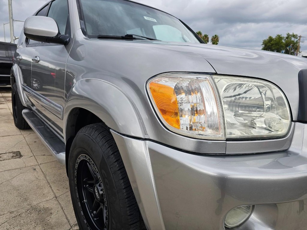 Toyota Sequoia Vehicle Full-screen Gallery Image 10