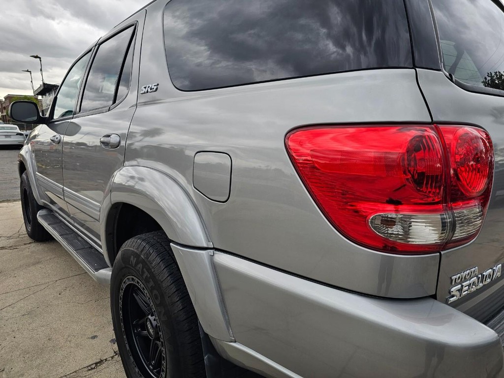 Toyota Sequoia Vehicle Full-screen Gallery Image 12