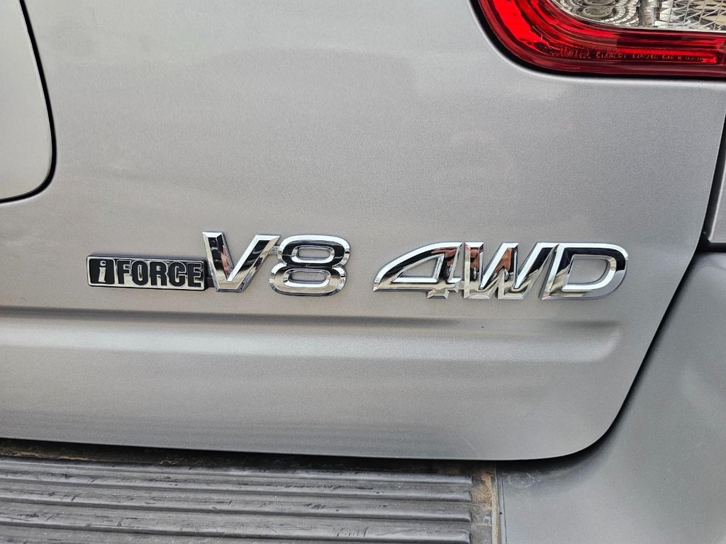 Toyota Sequoia Vehicle Full-screen Gallery Image 14