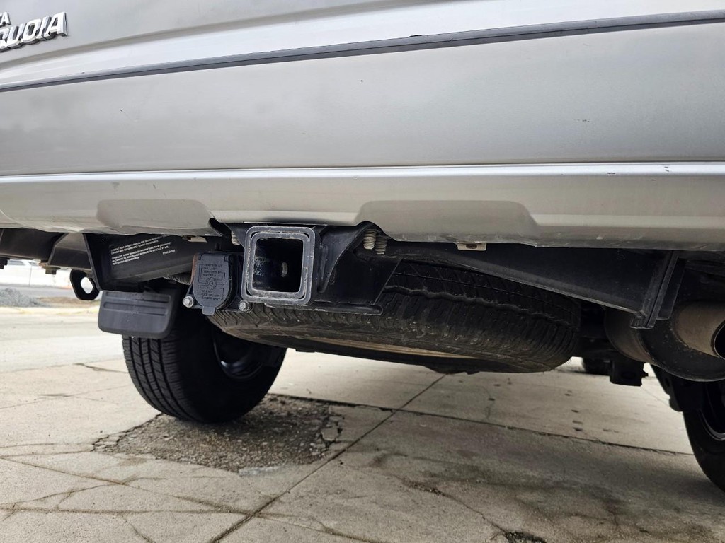 Toyota Sequoia Vehicle Full-screen Gallery Image 15