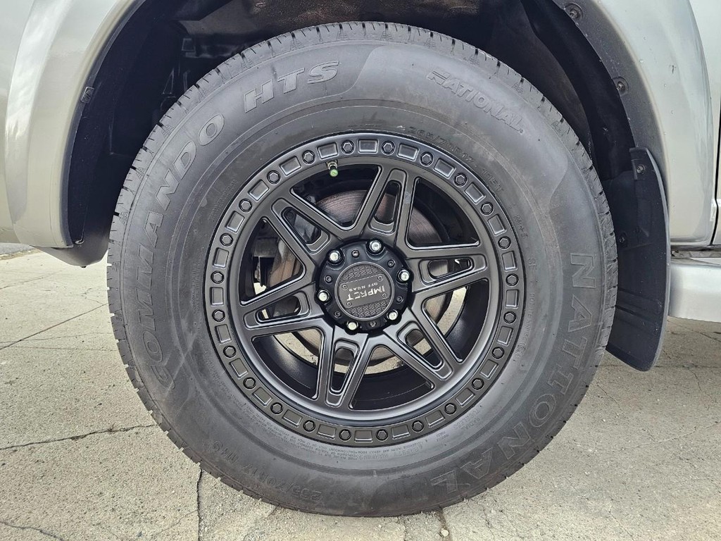 Toyota Sequoia Vehicle Full-screen Gallery Image 18