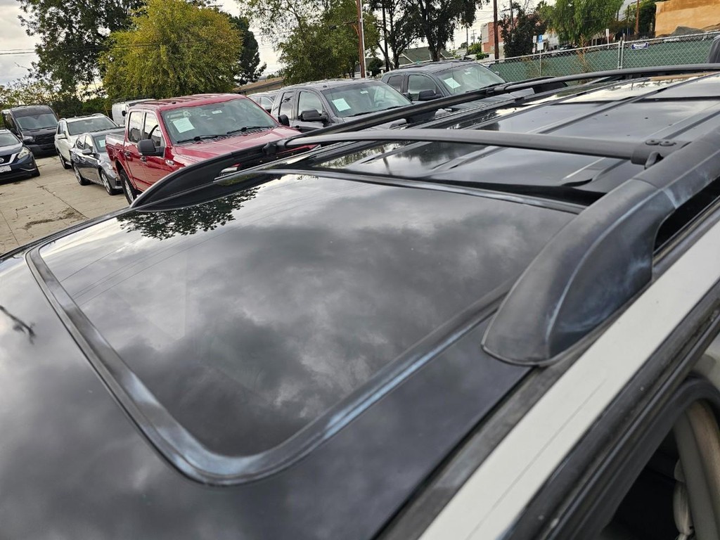 Toyota Sequoia Vehicle Full-screen Gallery Image 19