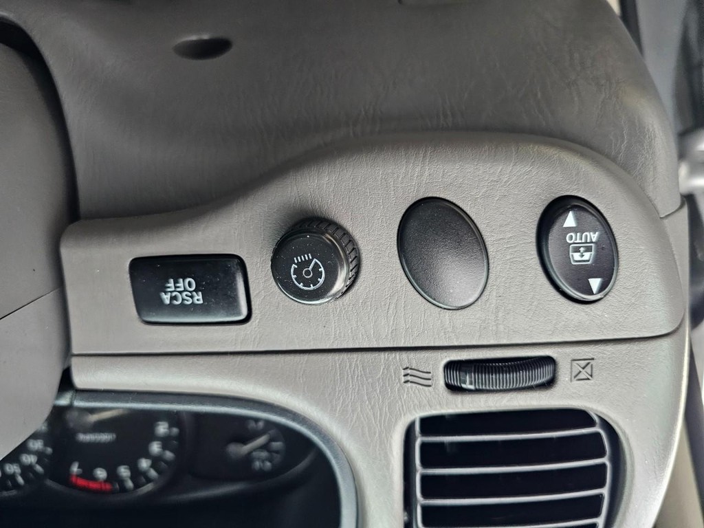 Toyota Sequoia Vehicle Full-screen Gallery Image 22