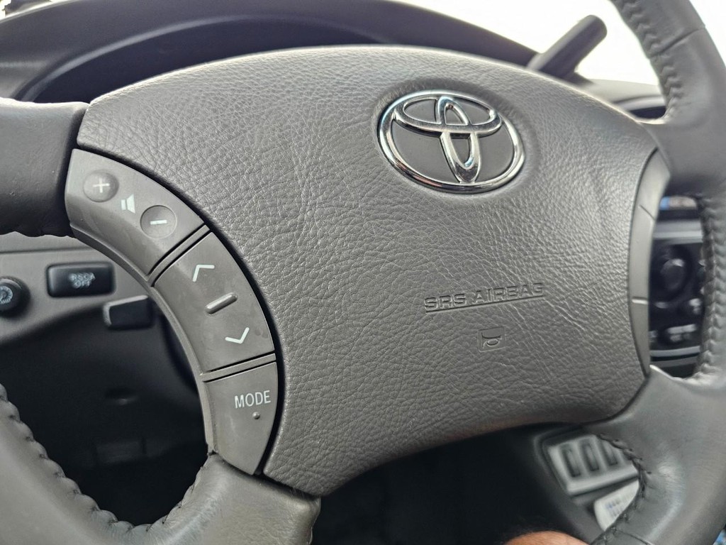 Toyota Sequoia Vehicle Full-screen Gallery Image 23