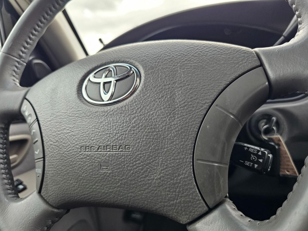 Toyota Sequoia Vehicle Full-screen Gallery Image 24