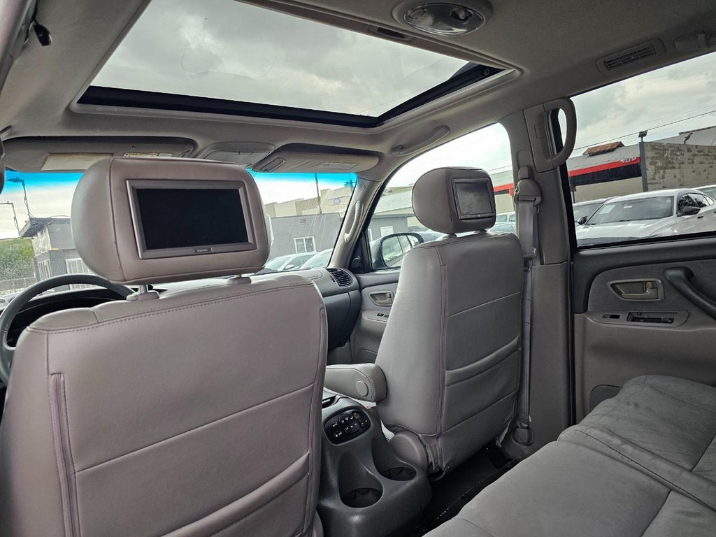 Toyota Sequoia Vehicle Full-screen Gallery Image 29