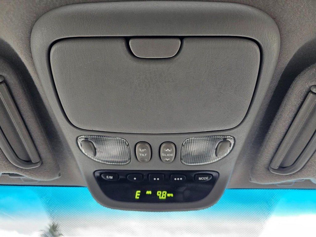 Toyota Sequoia Vehicle Full-screen Gallery Image 35