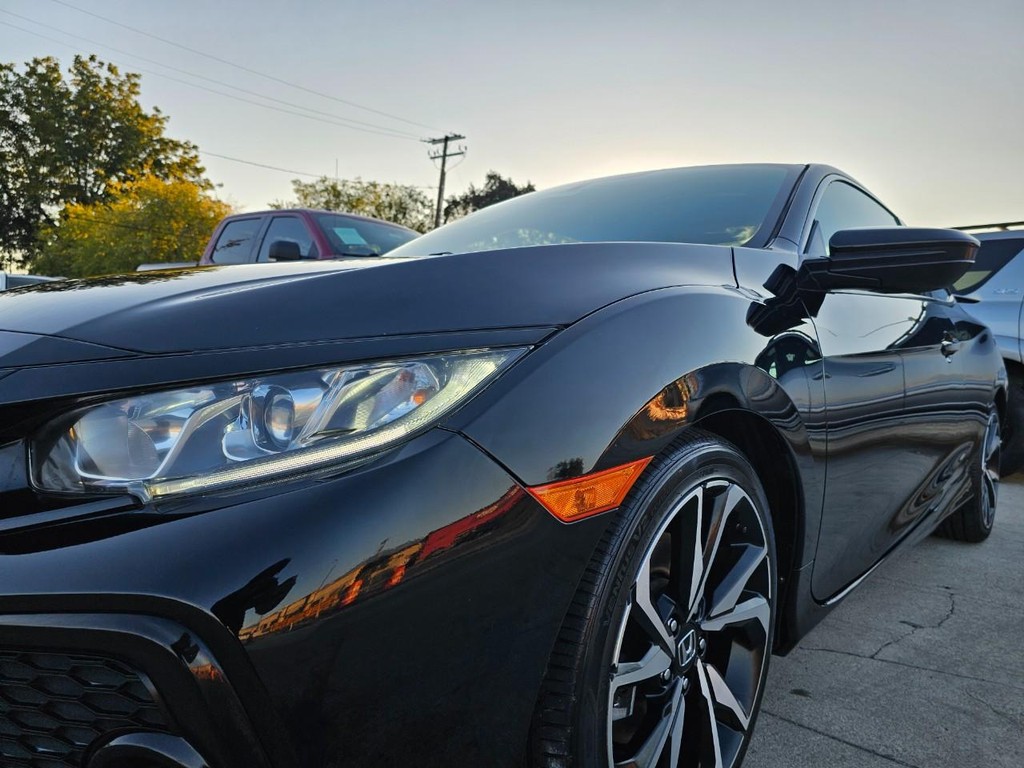 Honda Civic Si Coupe Vehicle Full-screen Gallery Image 11