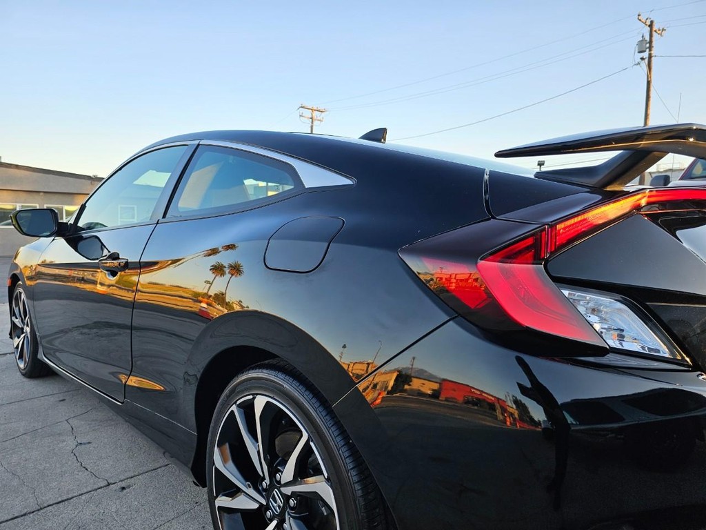 Honda Civic Si Coupe Vehicle Full-screen Gallery Image 12