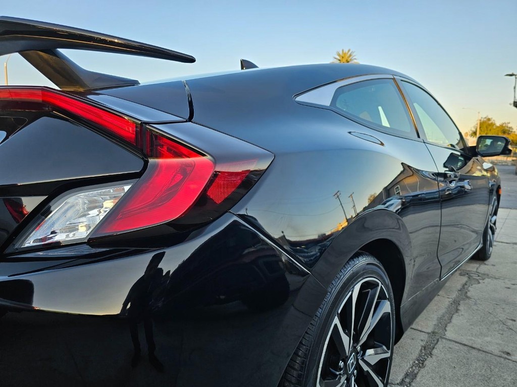 Honda Civic Si Coupe Vehicle Full-screen Gallery Image 13